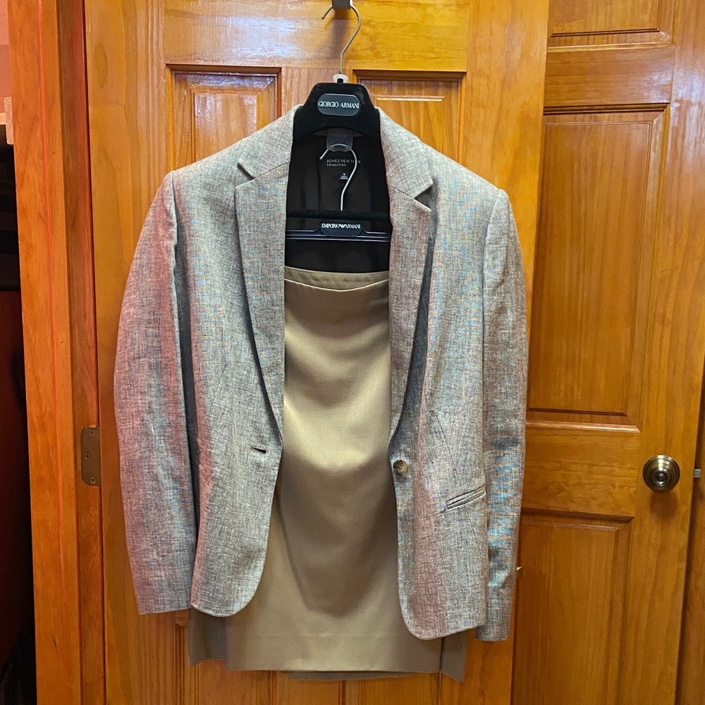 Jones New York Women’s blazer and skirt lightly worn.
